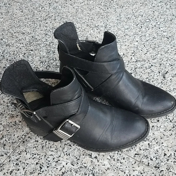 Black Ankel Short Buckle Boots Booties size 7.5 - Picture 1 of 8